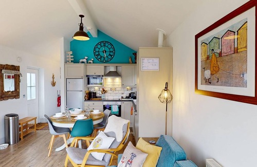 Filey Cottage | Salty Dog - a beach house that sleeps 4 guests in 2 bedrooms