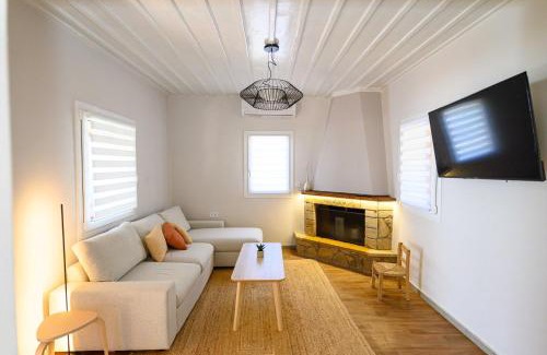 Katakolo Villa | Salty Noses Beach House Paradise Perfect for Families