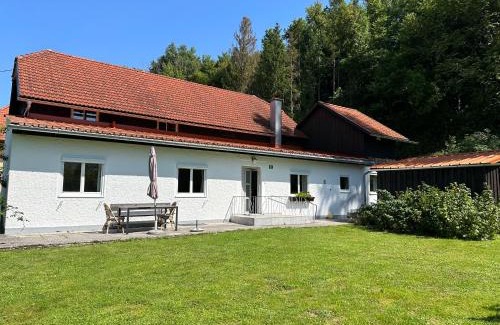 Pinsdorf House | Salzkammergut Homes Gmunden - Haus im Grünen, Ruhe, großer eingezäunter Garten - ideal für Familien und Hunde