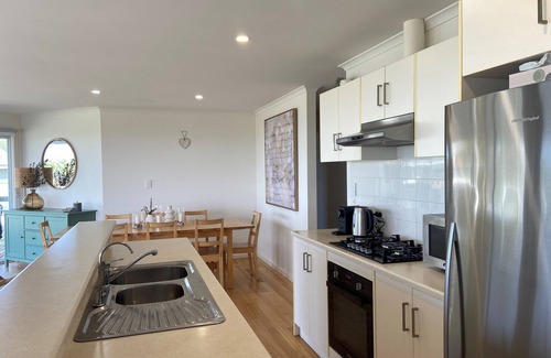 Coonarie House | Samphire Stays at Foul Bay - Beachfront, tranquil location, Off peak special!