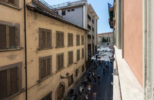 Santa Maria Novella Apartment | San Antonino Elegant Renovated Cosy Central Plus