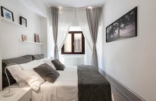 Santa Maria Novella Apartment | San Antonino Elegant Renovated Cosy Central Plus