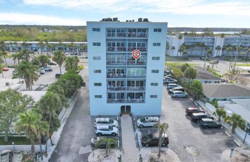 North Redington Beach Apartment | San Remo 406 Beachfront Suite