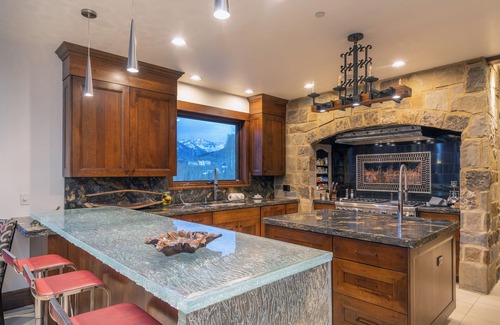Mountain Village House | SAN SOPHIA MANOR- Incredible Views, Golf Simulator, Perfect for Large groups!