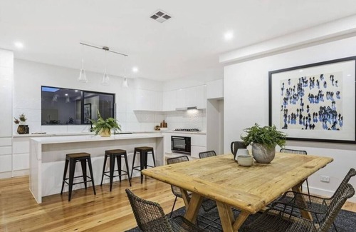 Safety Beach House | 'sanary' A Modern Beach Home in Martha Cove Marina