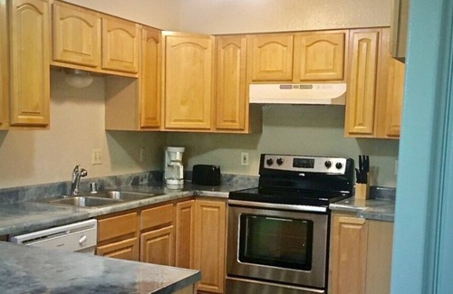 Sand Lake Apartment | Sand Lake Jewel - Near Airport, Shopping and the Best Sushi in Town!