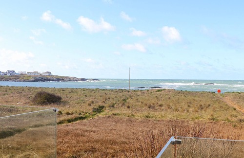 Trearddur Bay Cottage | Sandown House - an on the beach that sleeps 14 guests in 6 bedrooms