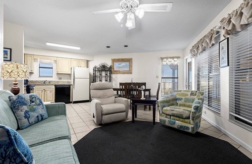 Gulf Shores Condo | Sandpiper 9C ~ Beachside retreat for 8 guests!