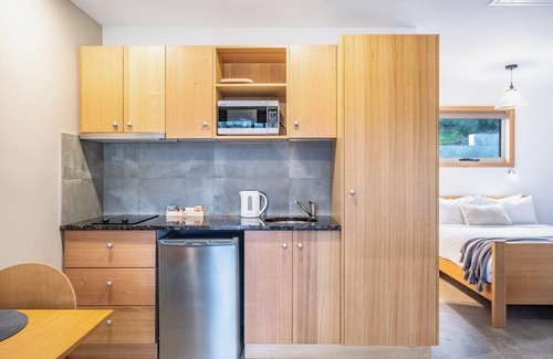 Coles Bay Apartment | Sandstone (FS8) - Freycinet Holiday Houses