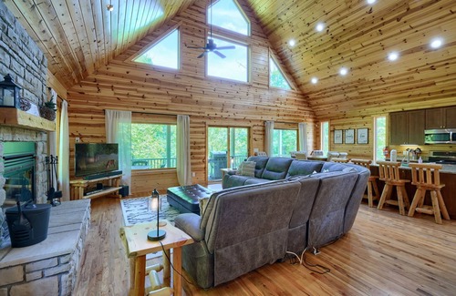 Logan Cabin | Sandstone Valley Estate | Hocking Hills