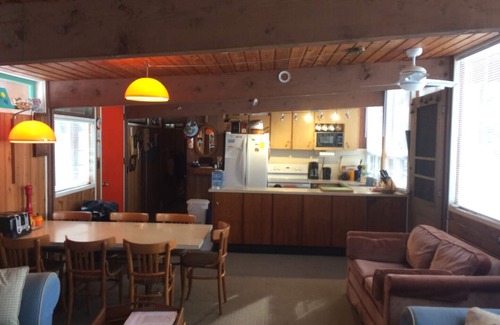 North Kawartha House | Sandy Beach Cottage on Chandos Lake