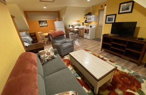 Douglas Apartment | Sandy Beach Sunrise Studio- Just steps from Sandy Beach & Treadwell trail!