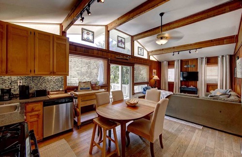 Ocracoke House | Sandy Pause is a charming pet friendly cottage with a fenced yard.