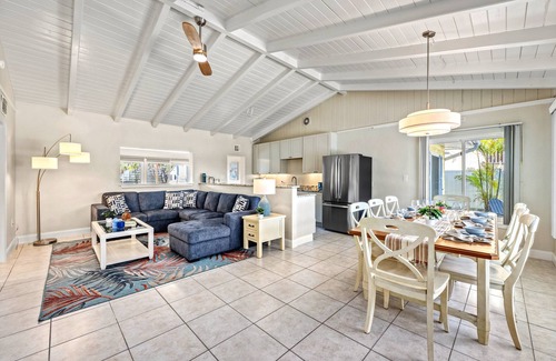 Siesta Key House | Sandy Rocks | Ultimate Bundle: 2 Private Pet Friendly Homes, 2 Private Heated Pools, Walk to Beach!