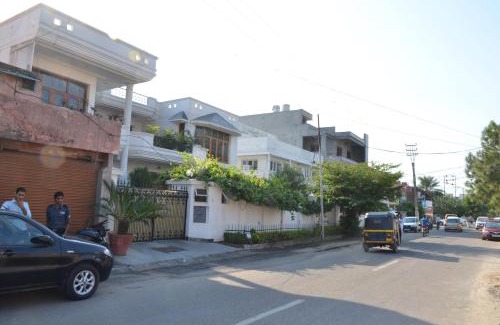 Jammu Bed & Breakfast | Sandy's Homestay