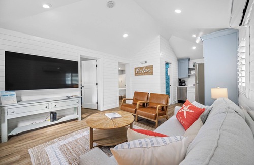 Indian Rocks Beach House | Sandy & Salty- Sleeps 16 - 2 beach homes connected by yards!