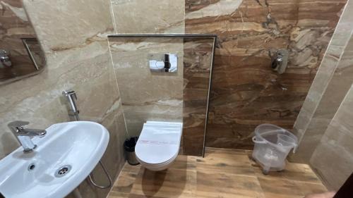 Varanasi Nagar Nigam Hotel | SANIDHYAM by HOTEL SAHU Near Kashi Vishwanath Temple Gate