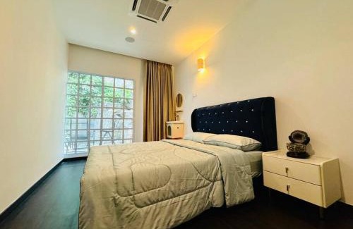 Ampang Jaya Villa | Santorini Ampang - Crystal Hillside Homestay