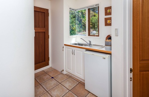 Bowentown Apartment | Santorini style, luxury apartment, stunning views!