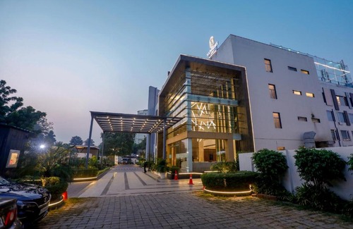 Mohangarh Hotel | Sapphire Suites By Arif Castles