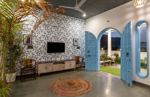 Bedla Villa | Sapphire Villa by Ebony Stays | 6 BHK Luxury Pool Villa in Udaipur