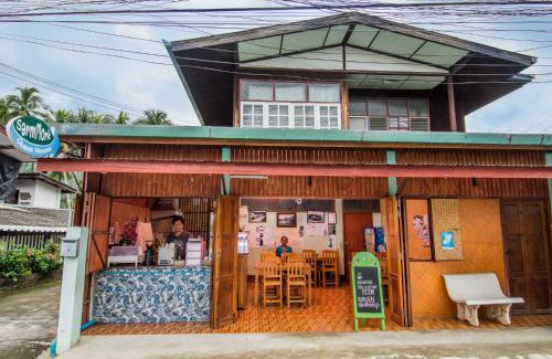 Chong Kham House | Sarm Mork Guest House