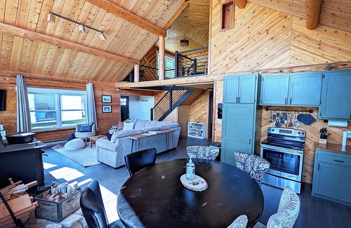 Pitkin Cabin | Sasquatch Lodge - Your perfect adventure basecamp in a historic mining town.