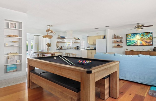 West Bradenton House | SassySeahorse: Heated Pool+Pickleball+Mini Golf+Theater+King Beds
