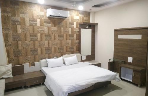 Indore Apartment | Satyabhama HomeStay-Ruby- Luxury one RK appartment