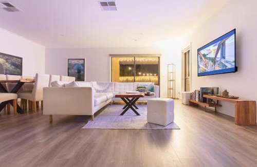 St Leonards House | Sauna, King Beds, Tranquility Base Fun Large Home