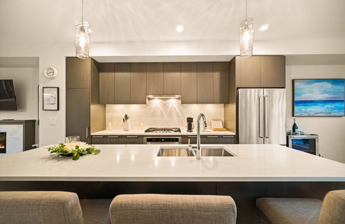 Tsawwassen House | Sauna, Steam, Beach, Indoor & Outdoor Fireplace, Golf, Squash& Shop