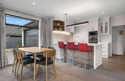 Blenheim House | Sauvignon Place - Blenheim Holiday Home