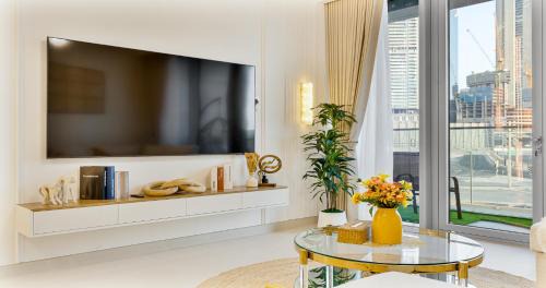 Al Safa Apartment | Savis Homes - Canal Front Residence Near Al Wasl Safa Park with Skyline View