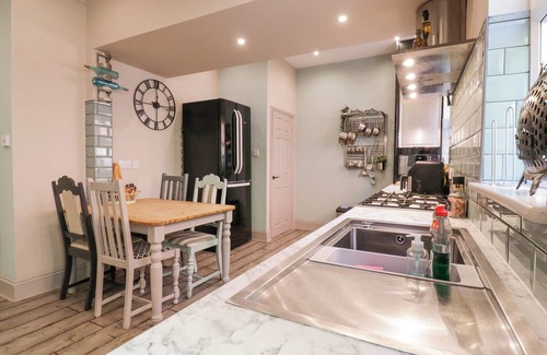 Felixstowe Cottage | SAXON LODGE COTTAGE, family friendly in Felixstowe, Suffolk