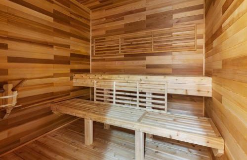 Swiss Meadows House | Scandia Retreat with Hot Tub, Sauna and Fire Pit