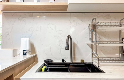 Hai Ya House | Scandinavian Minimal Home w/Garden. Outside Dining and Chickens