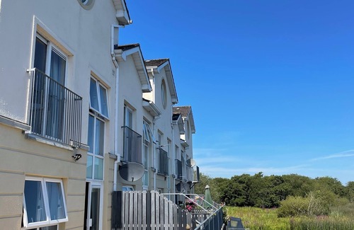 Cortober House | Scenic 3-bedroom Waterfront house with River Views in Carrick-On-Shannon