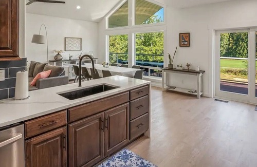 Sandpoint House | Scenic 5BR Overlooking Golf Course and Mountains