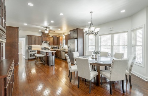 Chattanooga House | Scenic City Cove | Large Main + Guest Riverfront Home | Sleeps 19
