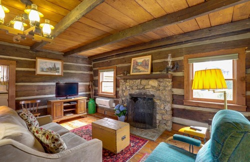 Hot Springs Apartment | Scenic Hot Springs Retreat Near Appalachian Trail!