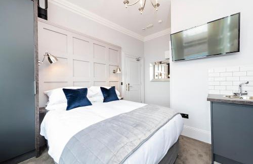 Sutton Cross Apartment | Scenic Marina Getaway