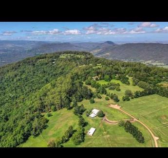 Mount Tamborine House | Scenic Mountain Retreat