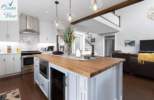 Conception Bay South House | Scenic Seal Cove Nature Retreat |Hot Tub|ATV Trail