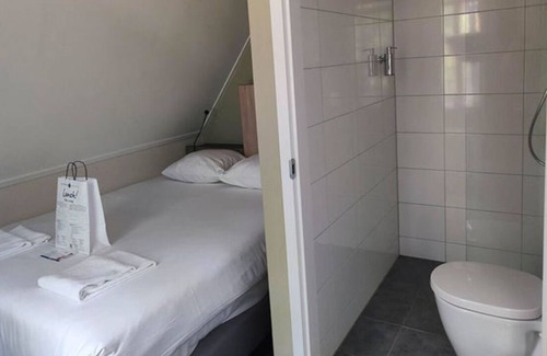 Eerbeek Hotel | Scenic Stay Surrounded by Forest Trails and Historic Grounds