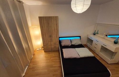 Friedrichsfelde Apartment | Schöne 3 Schlafzimmer Wohnung mit 4 Dopplbetten