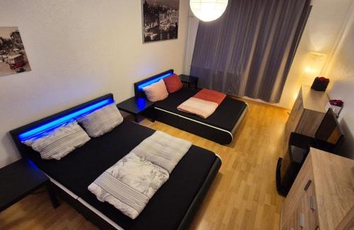 Friedrichsfelde Apartment | Schöne 3 Schlafzimmer Wohnung mit 4 Dopplbetten