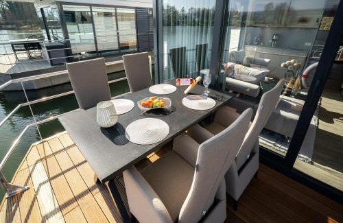 Godelheim Boat Rental | Schönes Hausboot in Höxter