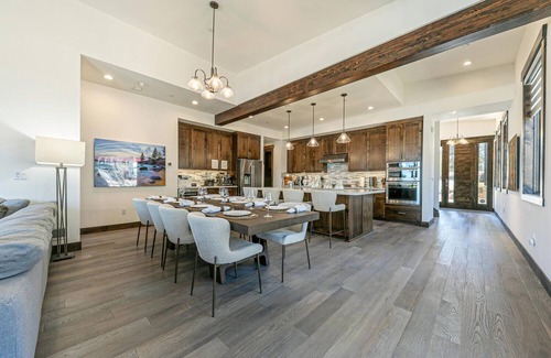 Ponderosa Palisades House | Schaffer's Mill Luxurious Mountain Escape w/Hot Tub, BBQ, Firepit & EV Charger