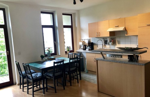 Kaßberg Apartment | Schloß Chemnitz Spacious Balcony Apartment