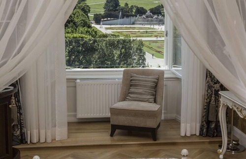 Schonbrunn Apartment | Schloß Schönbrunn Grand Suite
